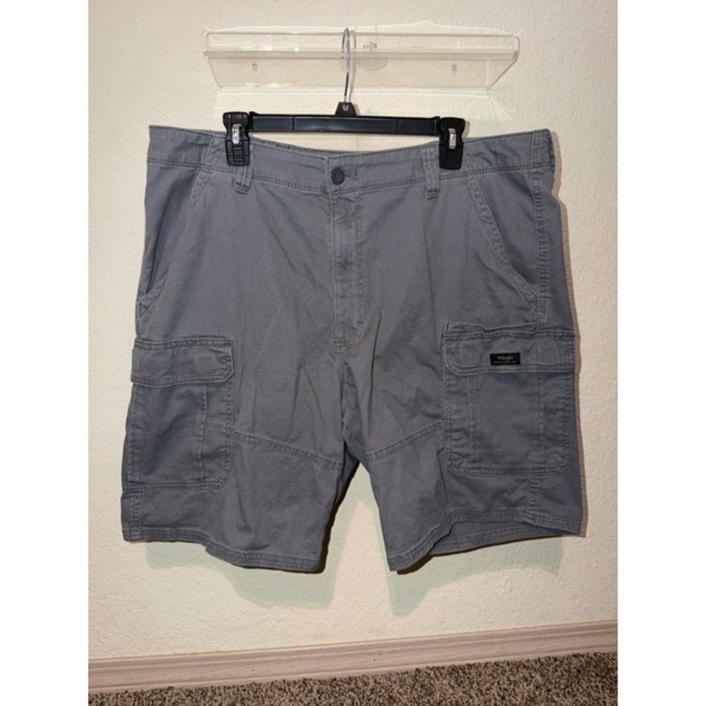 Wrangler Mens Relaxed Fit Cargo Shorts Gray Size 38 Cotton Blend 112353042